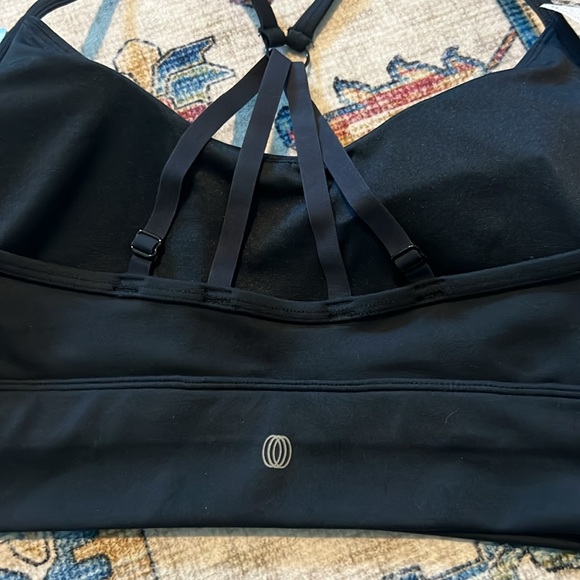 Women’s sports bra size Medium - Picture 5 of 6